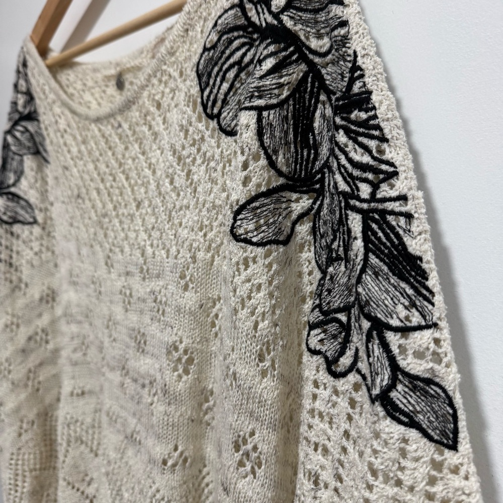 Knitted & Knotted Anthropologie Floral Embroidery Oversized Luana Poncho Sweater - Picture 4 of 14